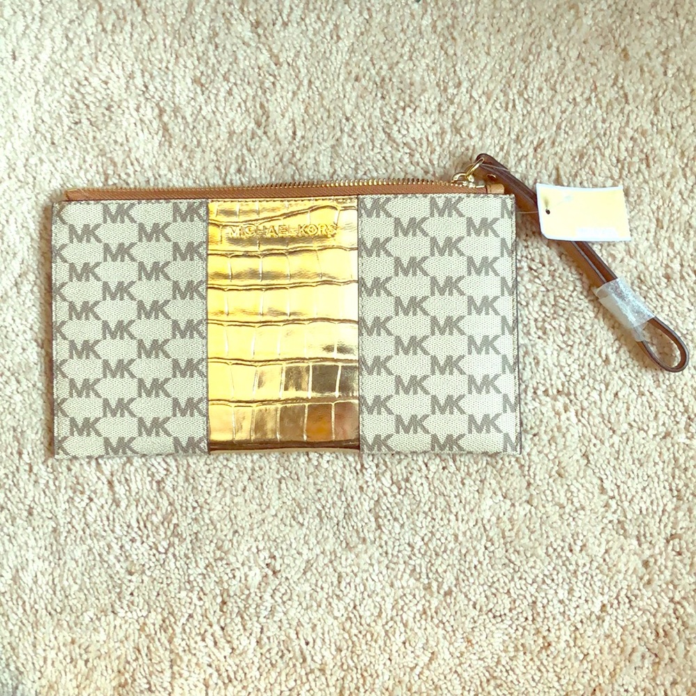 NWT-Michael Kors Clutch ✨ Pale Gold Center Stripe